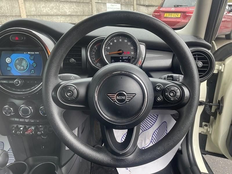 Usado Mini Cooper Classic 136 HP (100 kW) 2019 Branco Citadino