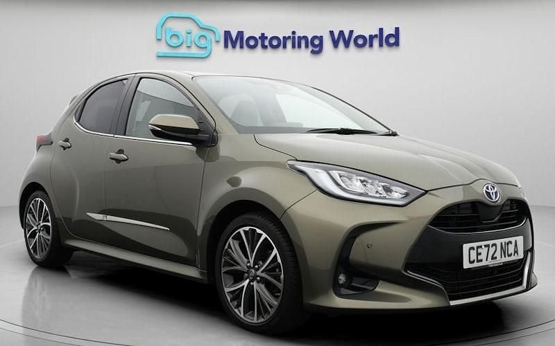 Used 2025 Toyota Yaris Hybrid Hatchback | £15,800 (Good price) - Image 1/4