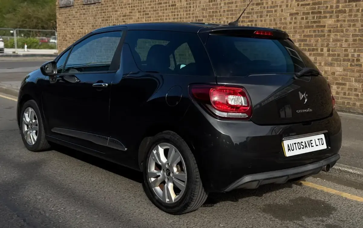 Usado Citroën DS3 120 HP (88 kW) 2011 Preto Citadino