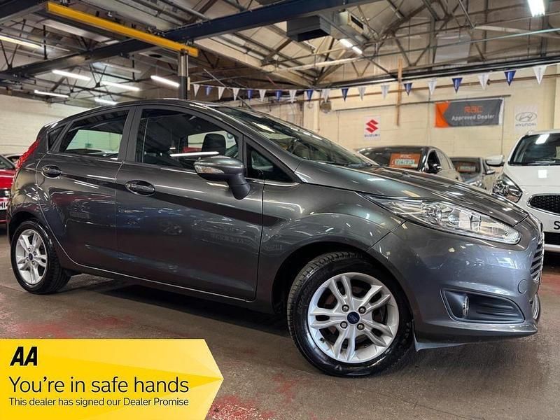 Grey Used 2015 Ford Fiesta Zetec Hatchback | £7,489 (Fair price) - Image 1/4