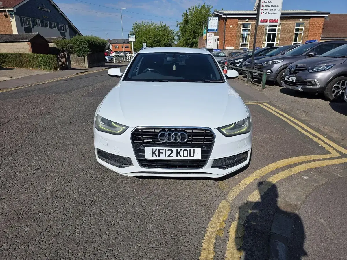 Used Audi A4 S-Line 150 HP (110 kW) 2024 White Estate