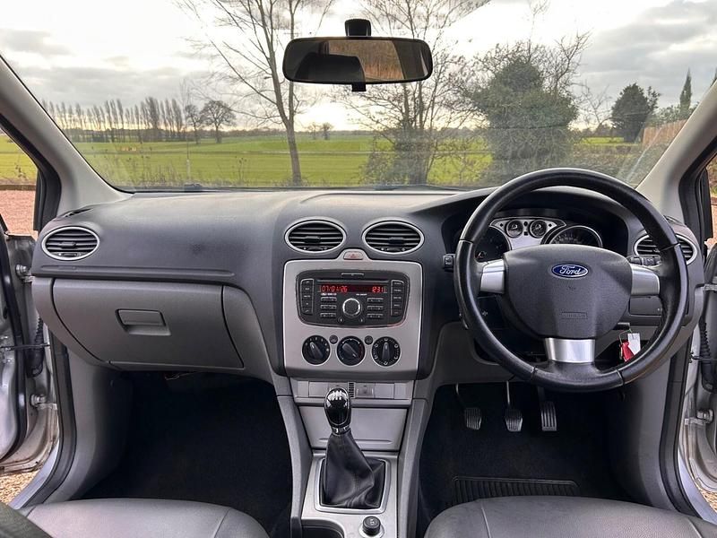 Used Ford Focus Zetec 2011 Silver Hatchback