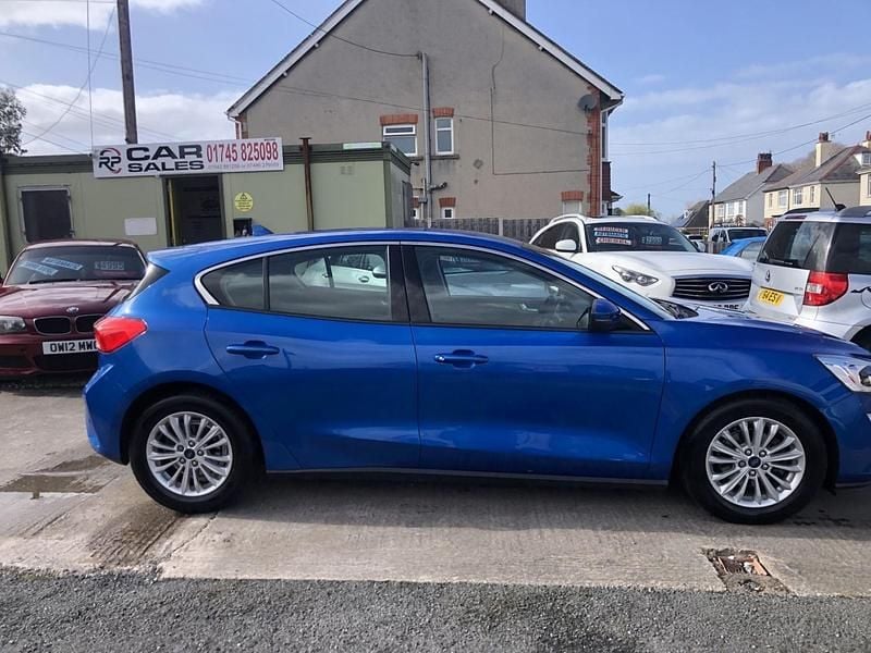 Used Ford Focus Titanium 125 HP (91 kW) 2018 Blue Hatchback