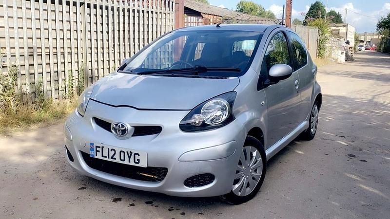 Silver Used 2012 Toyota Aygo Hatchback | £1,399 (Super price) - Image 1/4