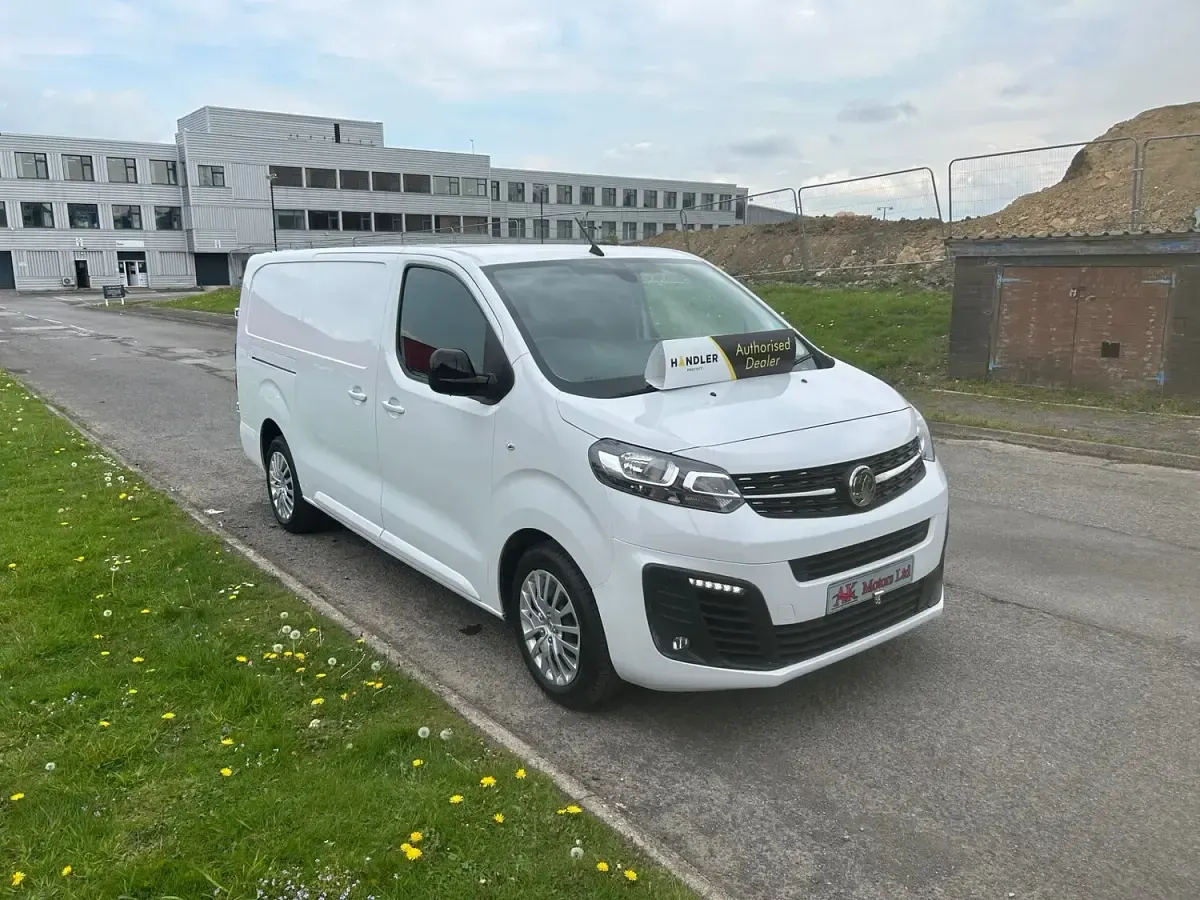 Used Vauxhall Vivaro 100 HP (73 kW) 2023 White MPV
