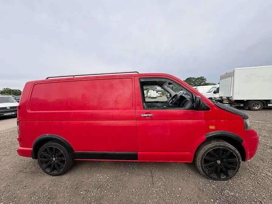 Used VW T5 104 HP (76 kW) 2005 Red Van