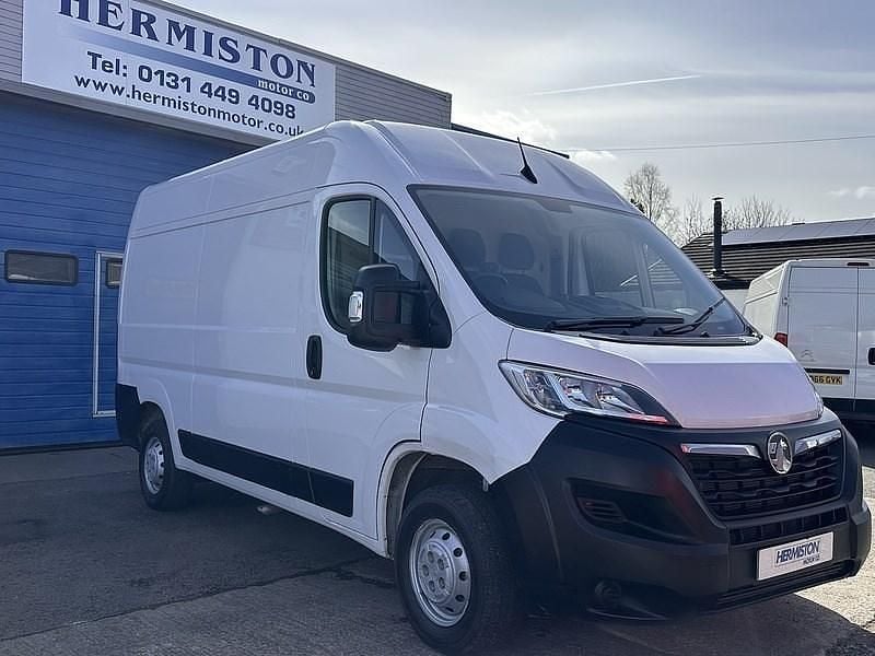Second-hand Vauxhall Movano 2023 Alb