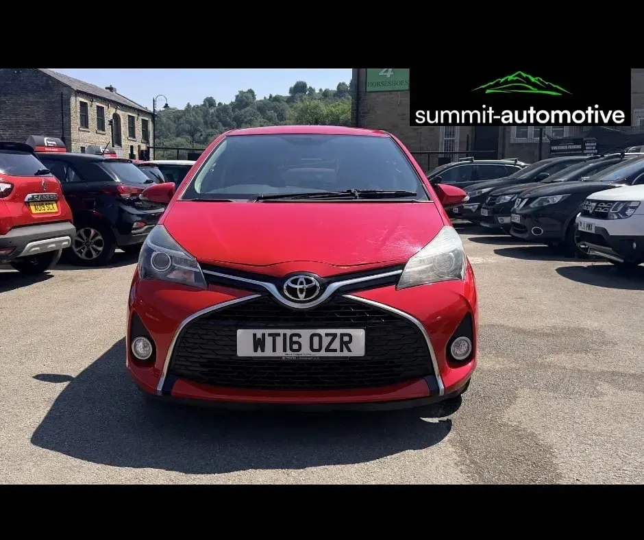 Used Toyota Yaris Design 99 HP (72 kW) 2016 Red Hatchback