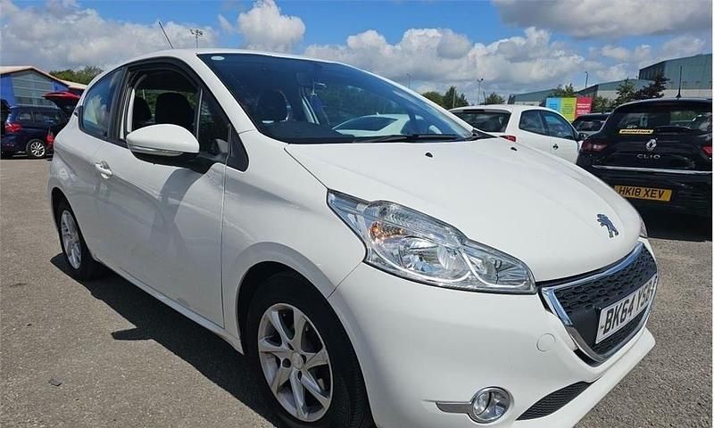 White Used 2014 Peugeot 208 Active Hatchback | £2,995 (Fair price) - Image 1/4