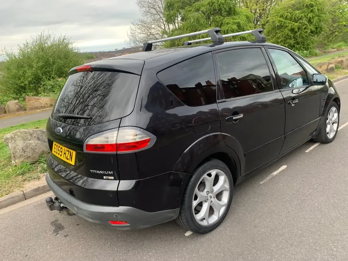 Usado Ford S-MAX Titanium 140 HP (102 kW) 2009 Preto Monovolume