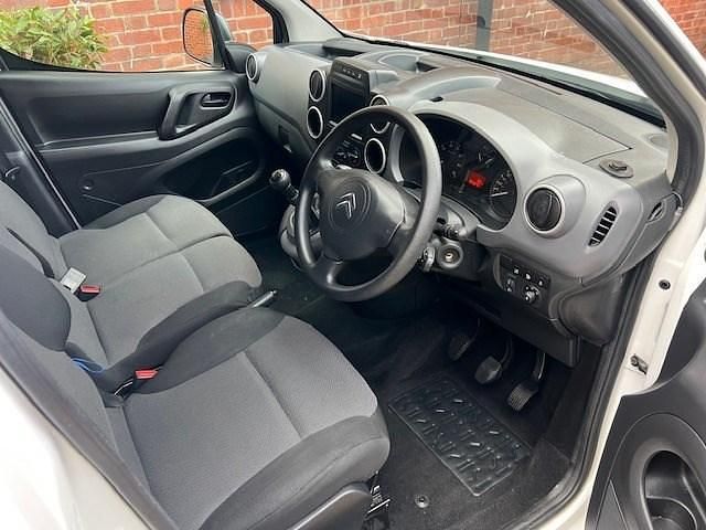 Used Citroën Berlingo 75 HP (55 kW) 2018 White MPV