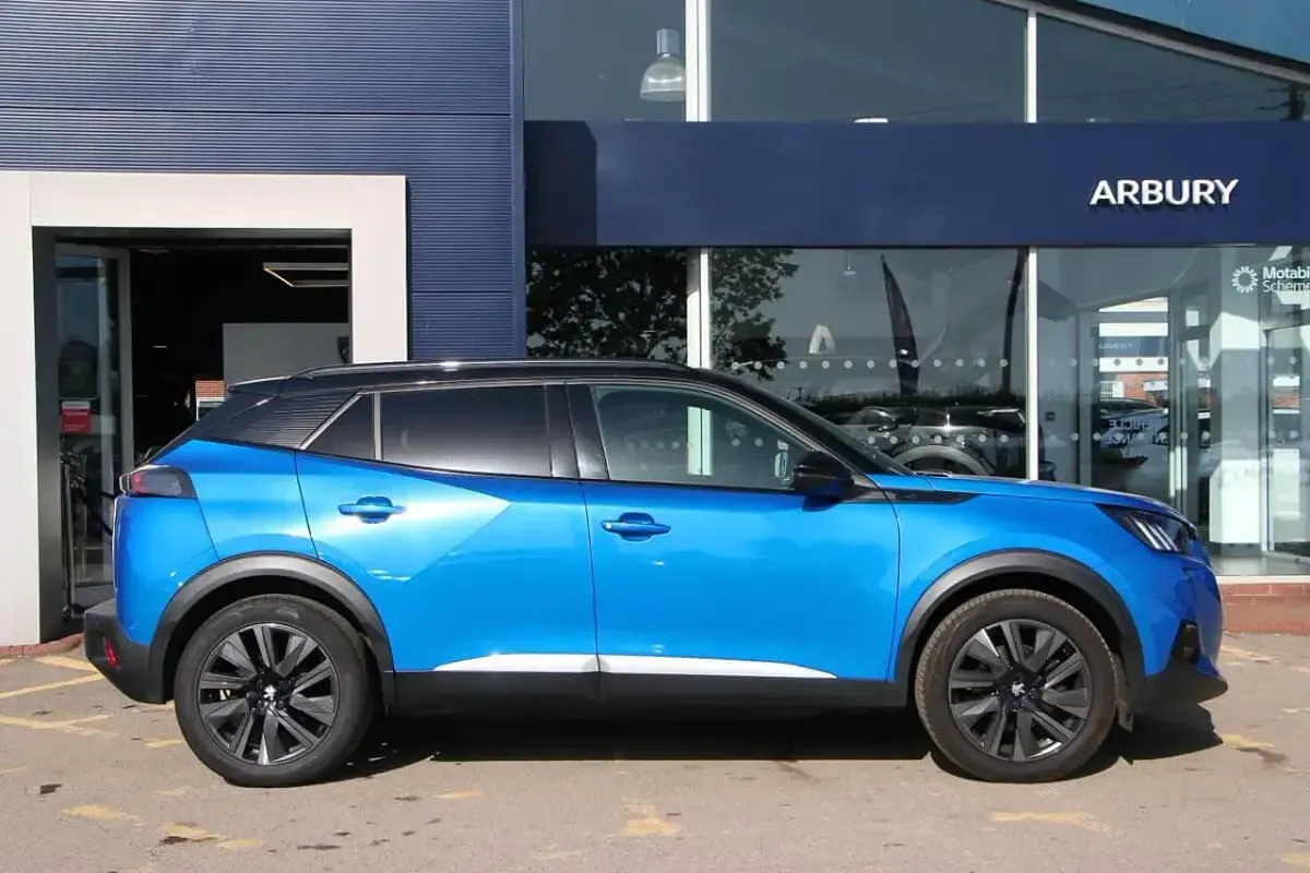 Used Peugeot e-2008 Premium 100 kW (136 HP) 2021 Blue SUV