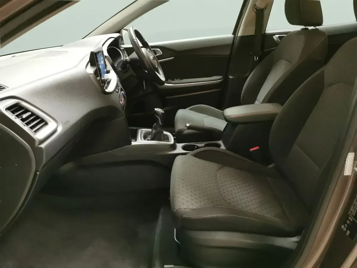 Usado Kia XCeed 120 HP (88 kW) 2021 Castanho SUV