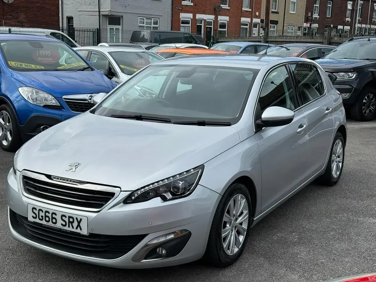 Used Peugeot 308 Allure 120 HP (88 kW) 2016 Silver Hatchback