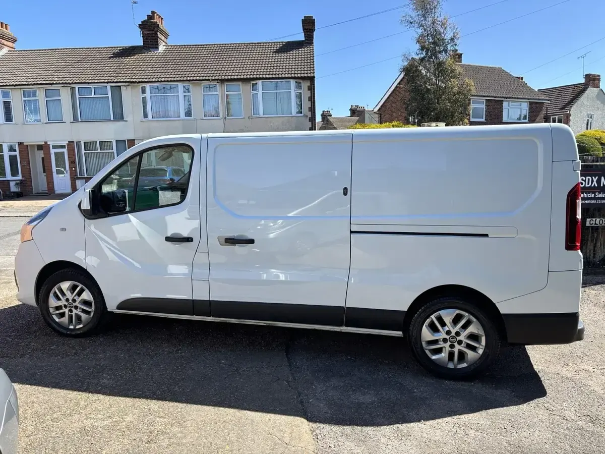 Used Nissan NV300 Acenta 120 HP (88 kW) 2020 White Van