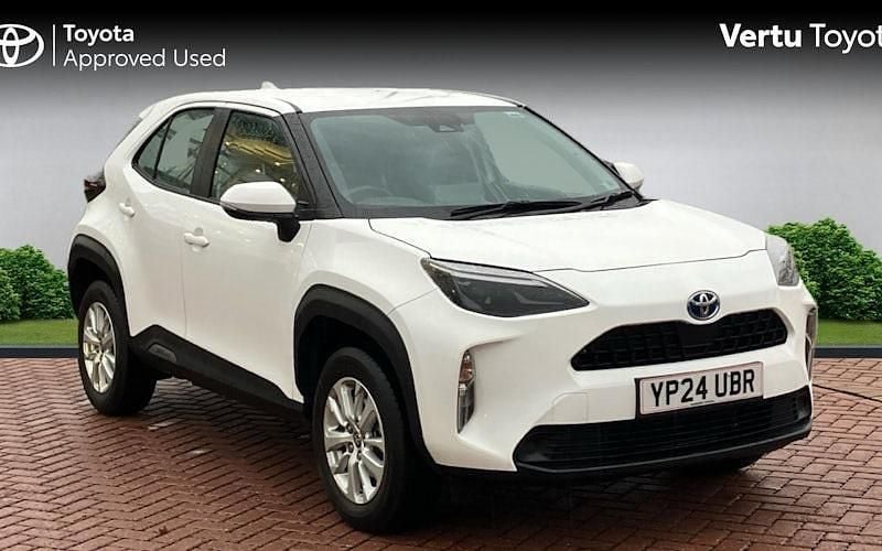Used 2025 Toyota Yaris Hybrid Estate | £20,428 (Super price) - Image 1/4