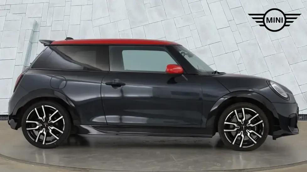 Używany Mini Cooper Hatch 154 KM (113 kW) 2024 Szary Hatchback