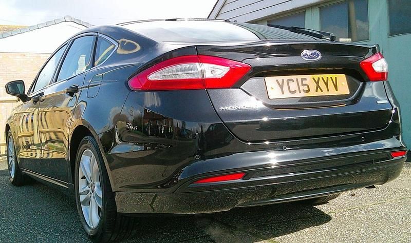 Used Ford Mondeo Titanium 160 HP (117 kW) 2015 Black Hatchback