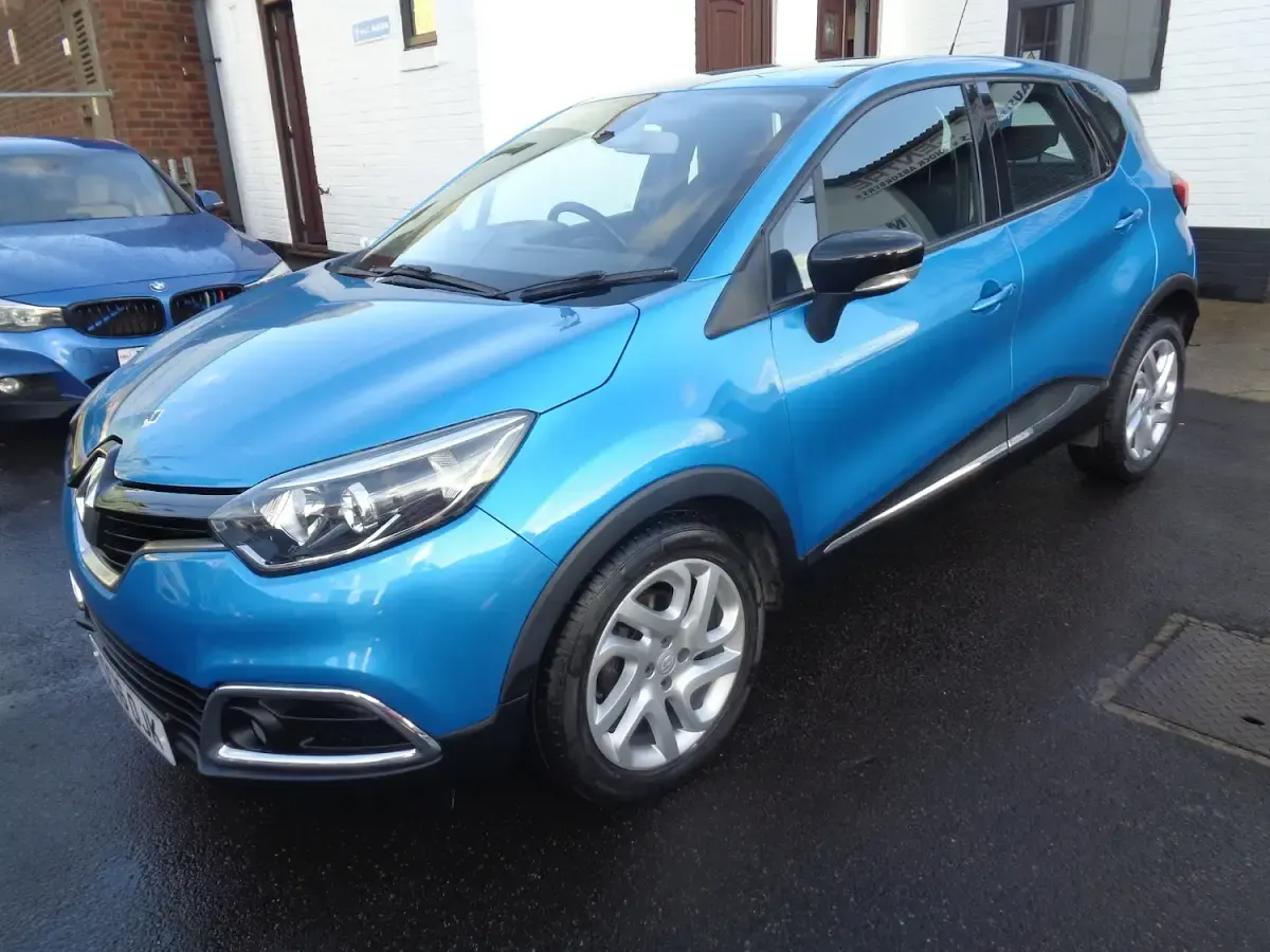 Used Renault Captur Dynamique 90 HP (66 kW) 2016 Blue SUV