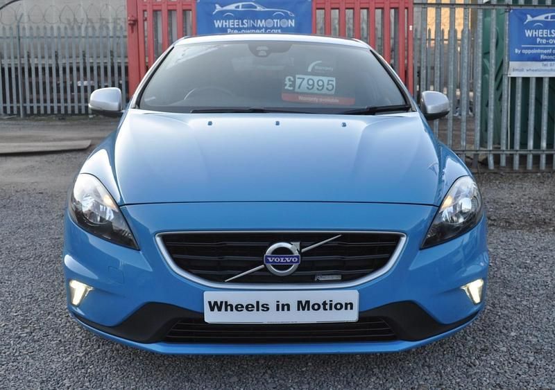 Used Volvo V40 R-Design 120 HP (88 kW) 2016 Blue Hatchback