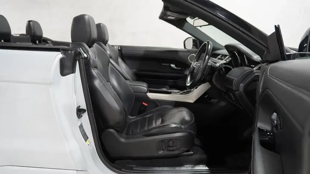 Used Land Rover Range Rover evoque HSE Dynamic 180 HP (132 kW) 2016 White Cabriolet