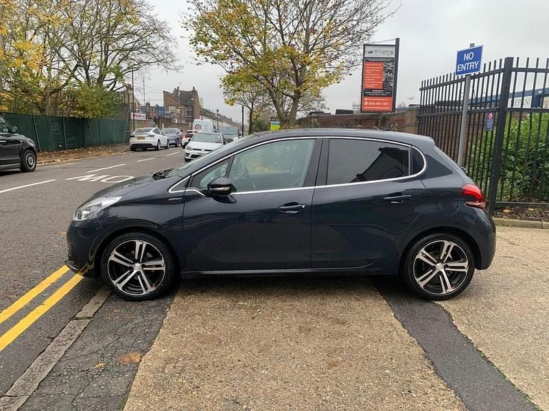 Used Peugeot 208 GT-line 2018 Grey Hatchback