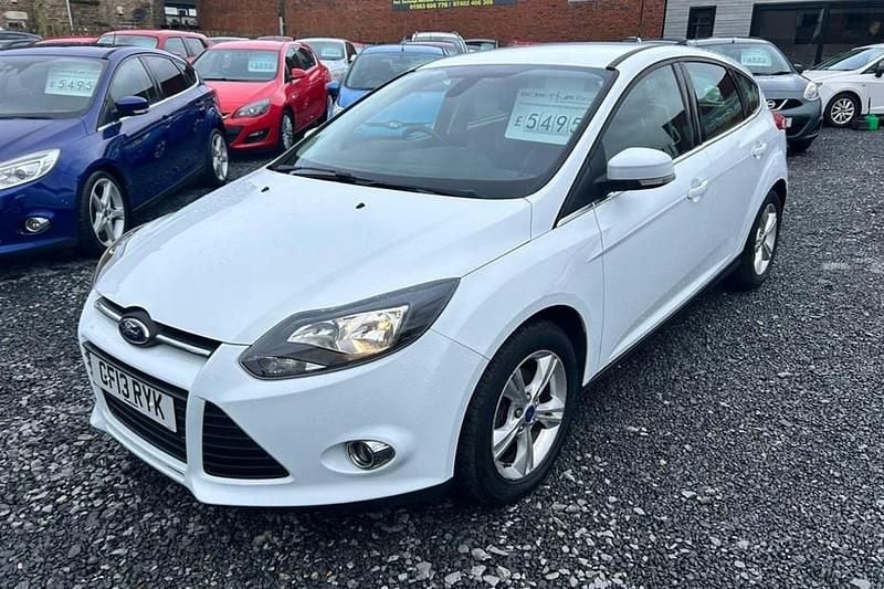 Used Ford Focus Zetec 2013 White Hatchback