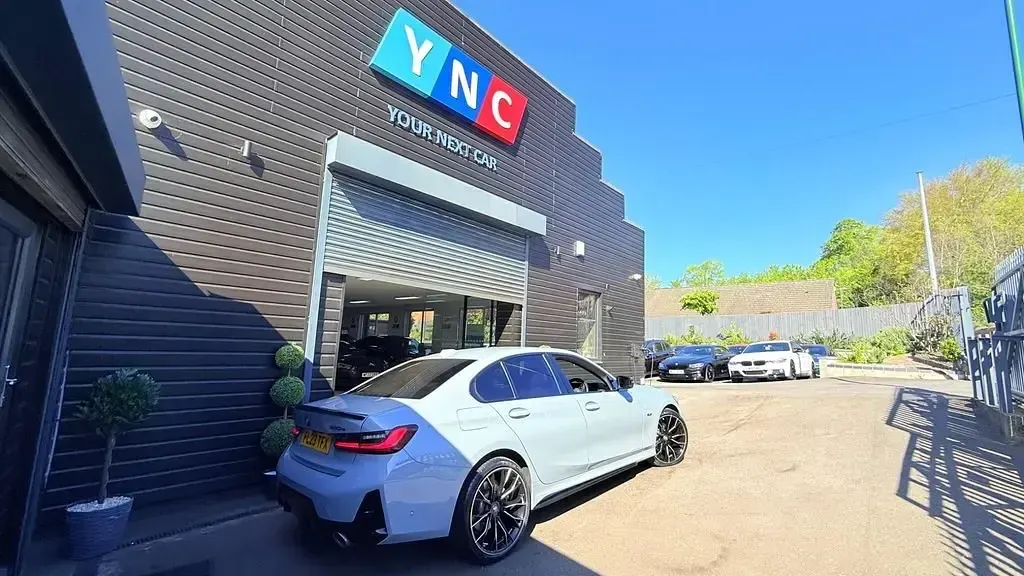 Begagnad BMW 330e M Sport 2023 Grå Sedan