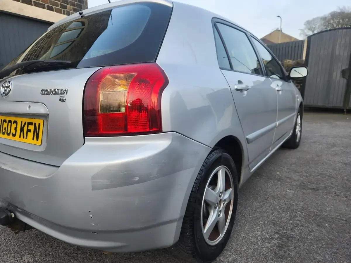 Usado Toyota Corolla T3 110 HP (80 kW) 2003 Prateado Citadino