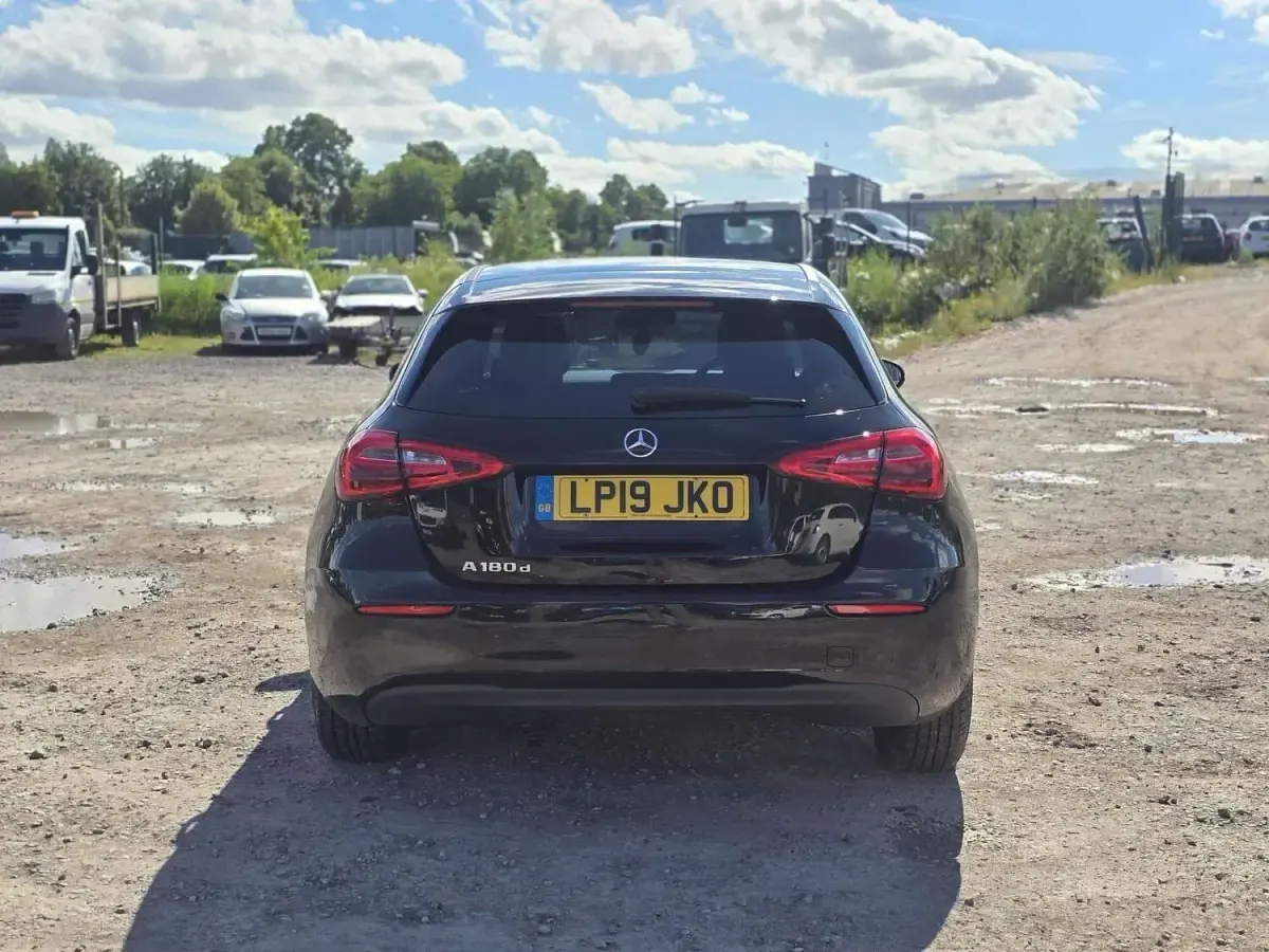 Used Mercedes A180 SE 116 HP (85 kW) 2019 Black Hatchback