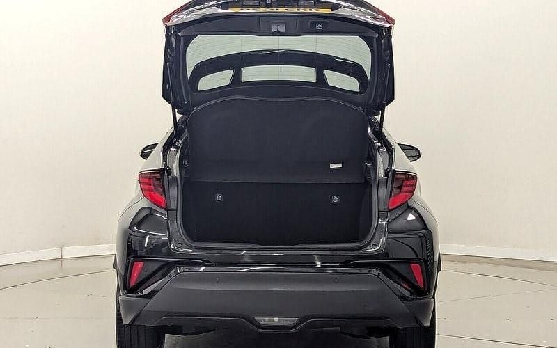 Used Toyota C-HR 122 HP (89 kW) 2023 SUV