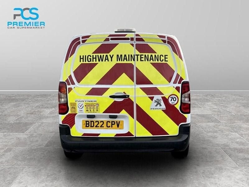 Used Peugeot Partner Premium 2022 White MPV