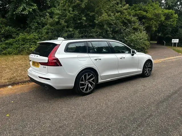 Used Volvo V60 Momentum 2019 White Estate