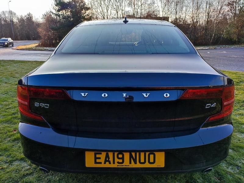 Used Volvo S90 Momentum 187 HP (137 kW) 2019 Black Sedan