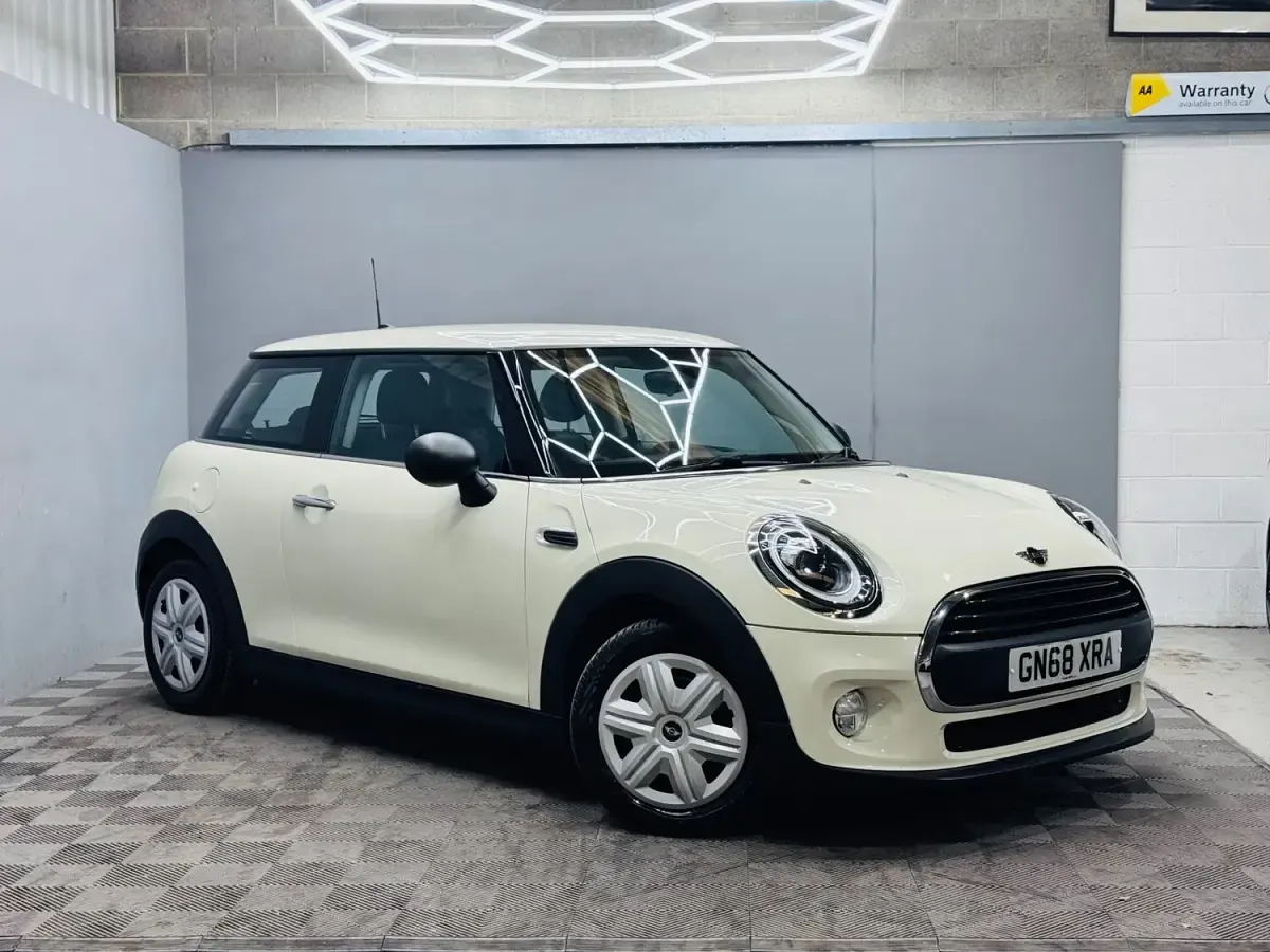 Used Mini ONE Hatch 102 HP (75 kW) 2018 White Hatchback