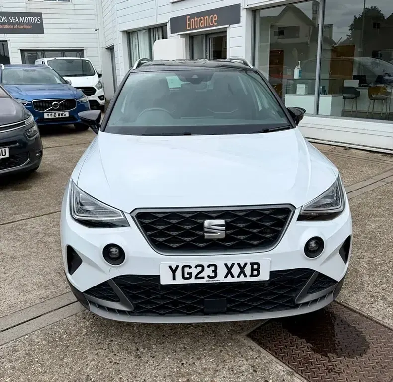 Used Seat Arona FR 110 HP (80 kW) 2023 White SUV