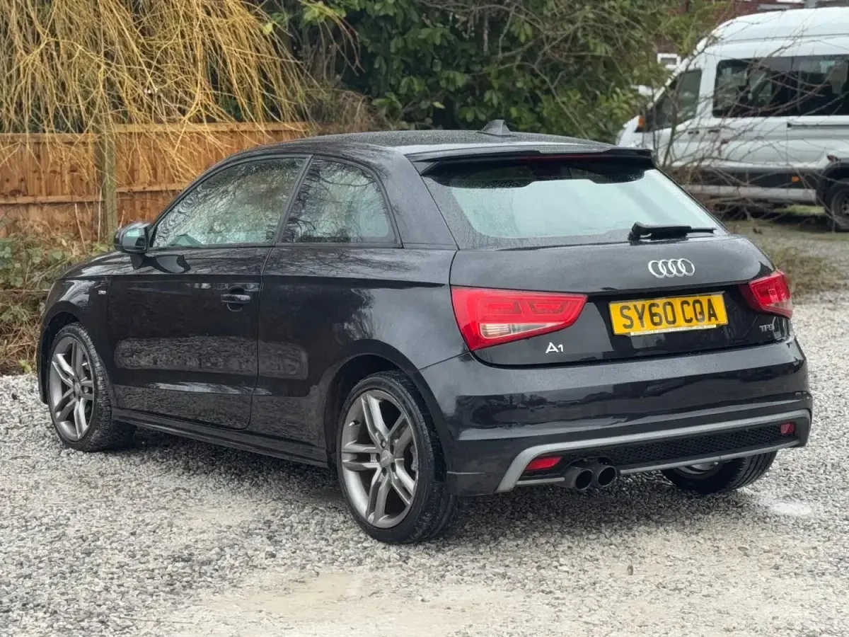 Gebraucht Audi A1 S-Line 122 PS (89 kW) 2011 Schwarz Kleinwagen