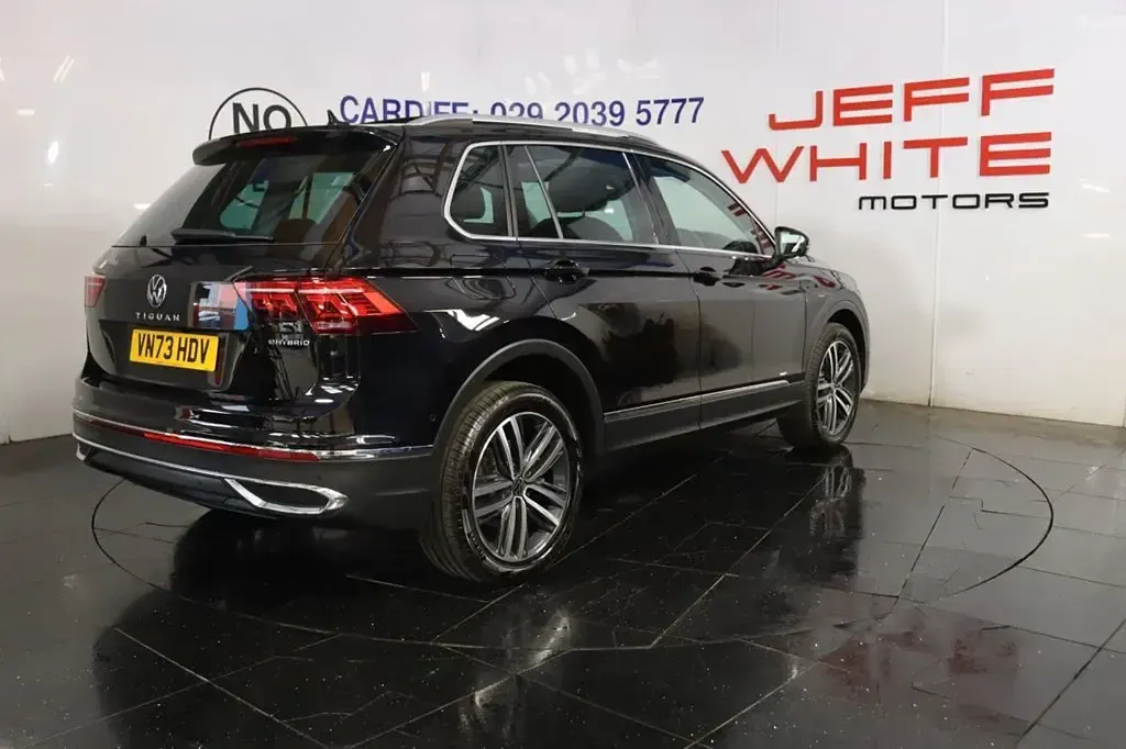 Used VW Tiguan Elegance 245 HP (180 kW) 2023 Black SUV