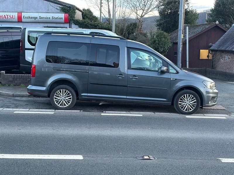 Usado VW Caddy Maxi Life Life 102 HP (75 kW) 2018 Cinzento Monovolume