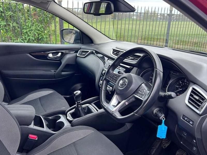 Used Nissan Qashqai Acenta 115 HP (84 kW) 2017 Red SUV