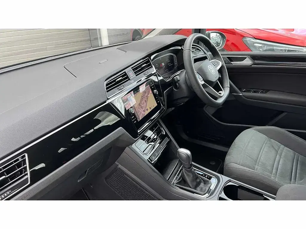 Used VW Touran SEL 150 HP (110 kW) 2025 Grey MPV