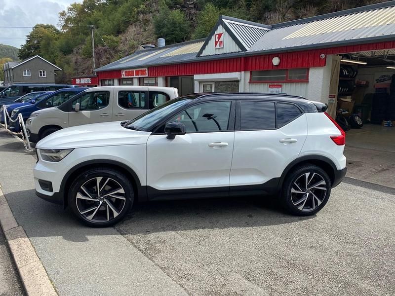 Usado Volvo XC40 R-Design Pro 197 HP (144 kW) 2020 Branco SUV