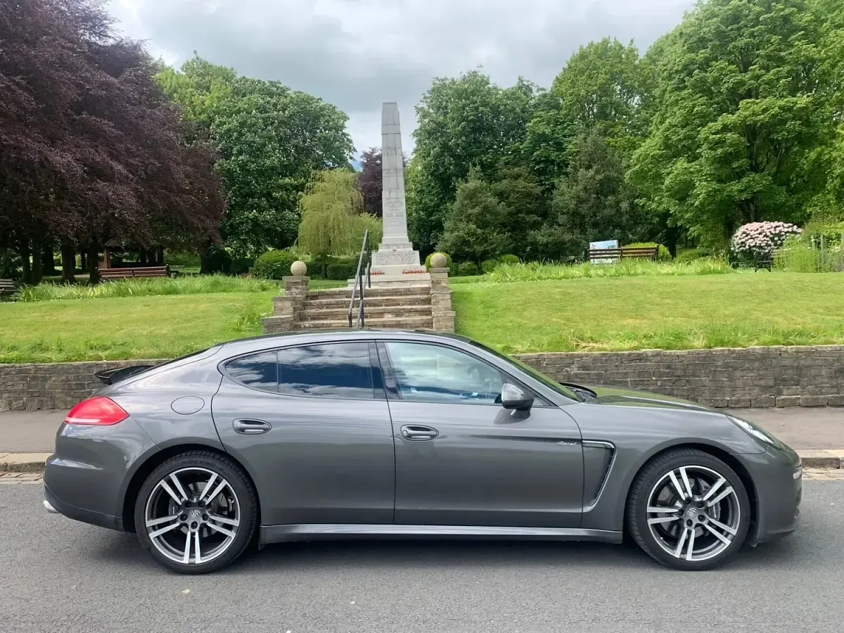 Used Porsche Panamera 300 HP (220 kW) 2013 Grey Hatchback