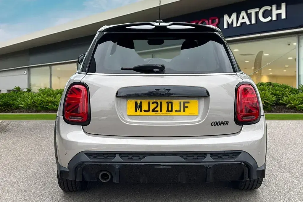 Usado Mini Cooper Hatch 2021 Cinzento Citadino