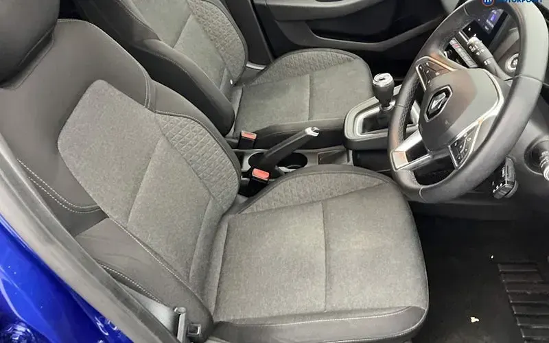 Used Renault Clio Iconic 90 HP (66 kW) 2021 Blue Hatchback