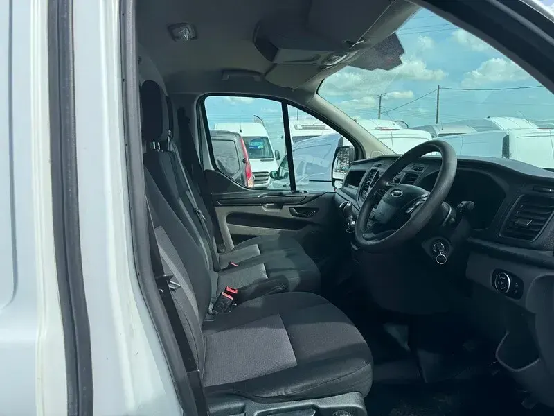 Used Ford Transit Custom 105 HP (77 kW) 2018 White Van
