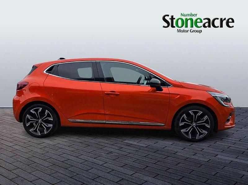Used Renault Clio V Techno 145 HP (106 kW) 2022 Orange Hatchback