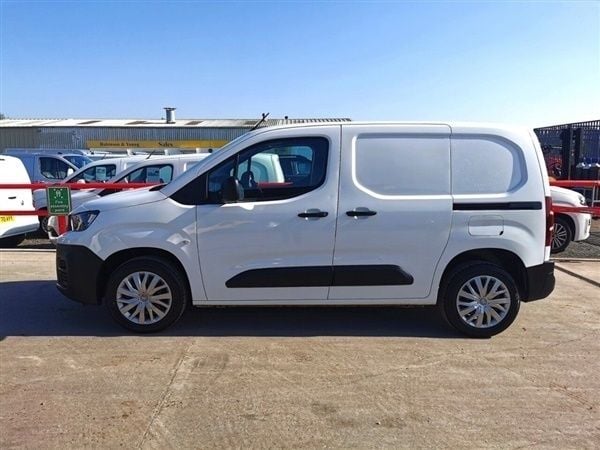 White Used 2021 Peugeot Partner MPV | £10,194 (Fair price) - Image 1/1