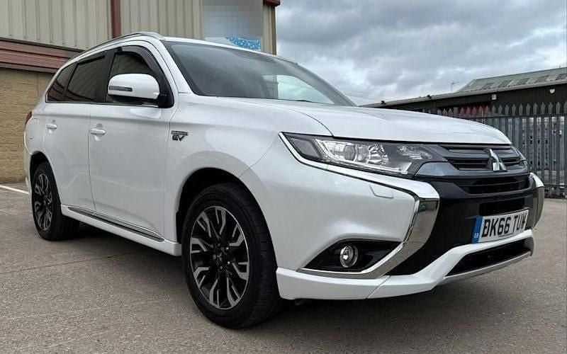 Used 2016 Mitsubishi Outlander P-HEV Estate | £9,688 (Fair price) - Image 1/4