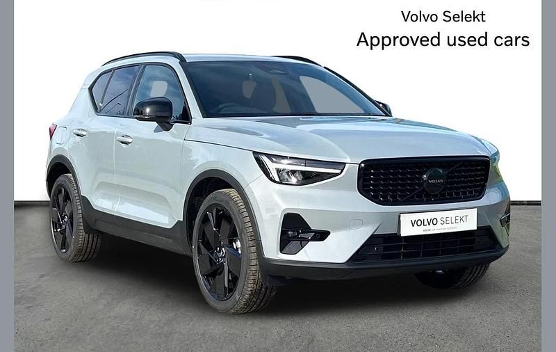 New Volvo XC40 Plus 161 HP (118 kW) 2026 Black SUV